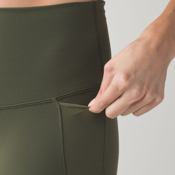 Lululemon Barre Star Pant in Fatigue Green size 6 NWT - Picture 5 of 10